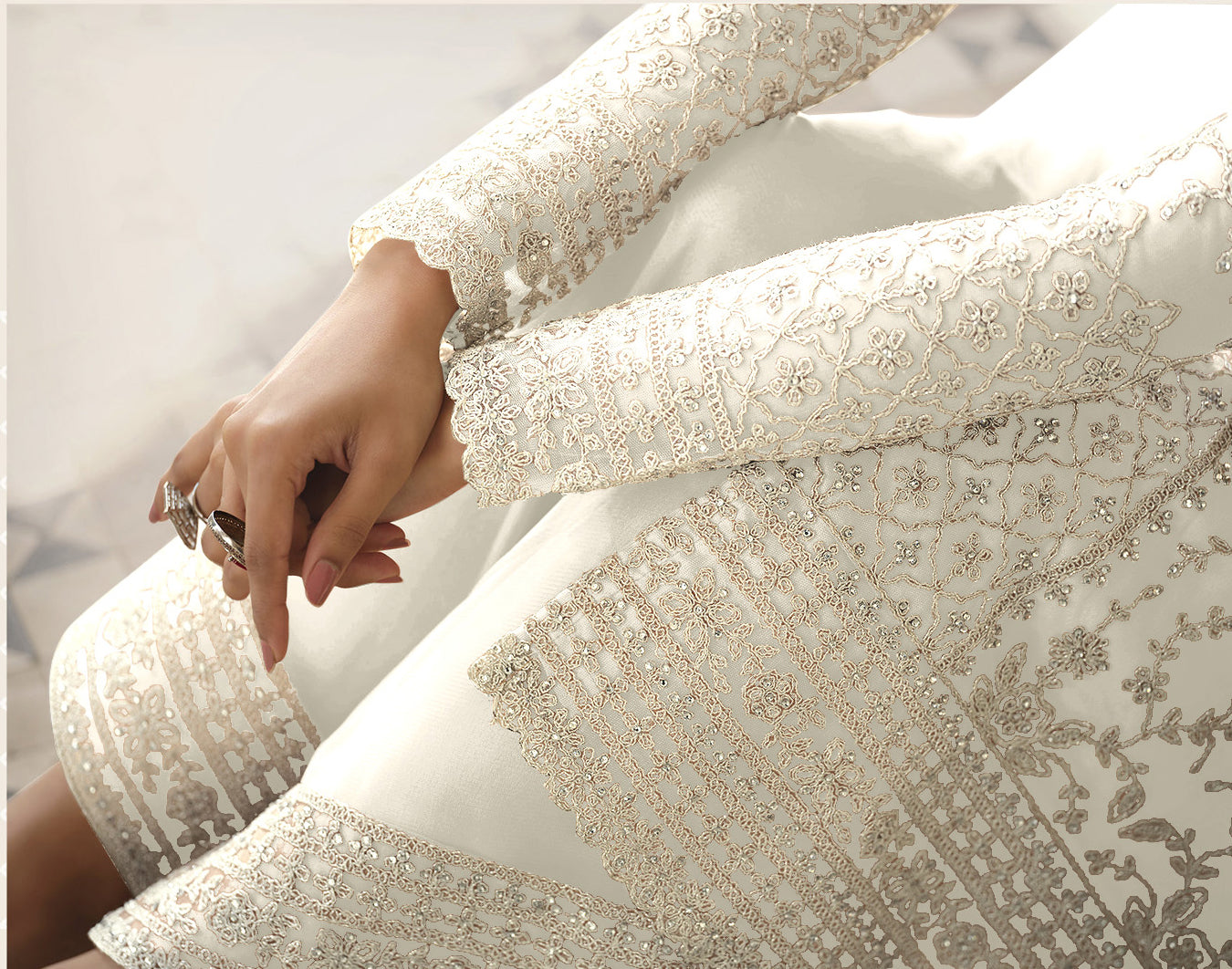 semi stitch / white