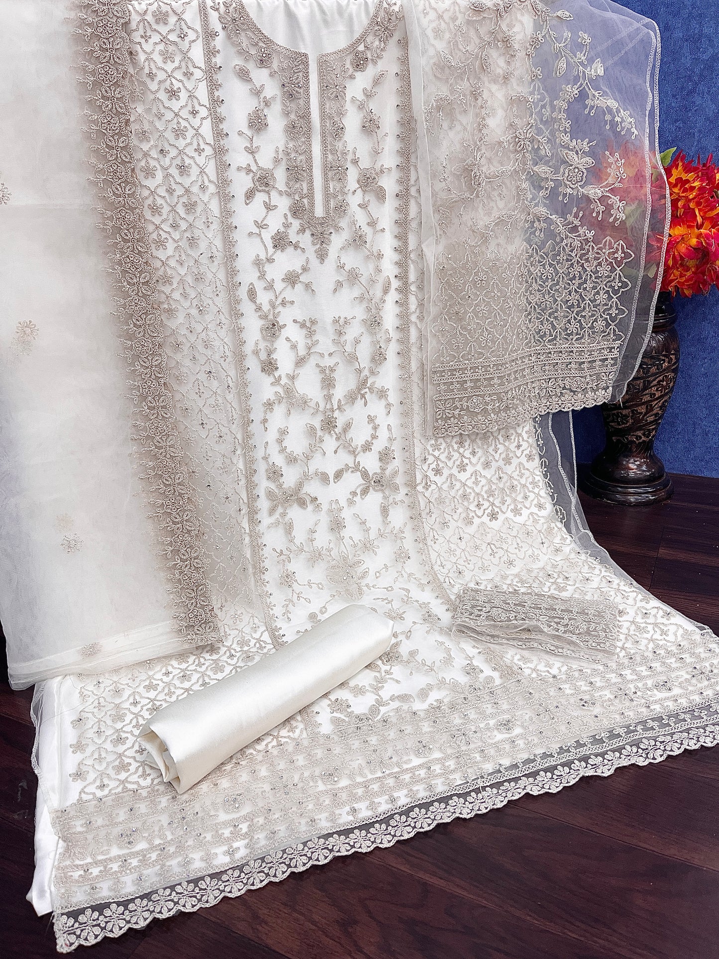 semi stitch / white