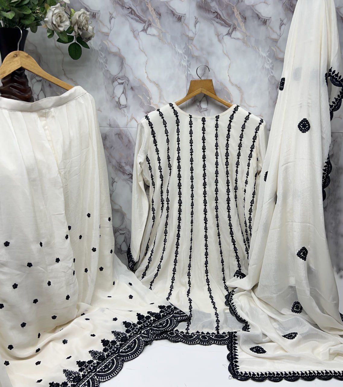 semi stitch / white